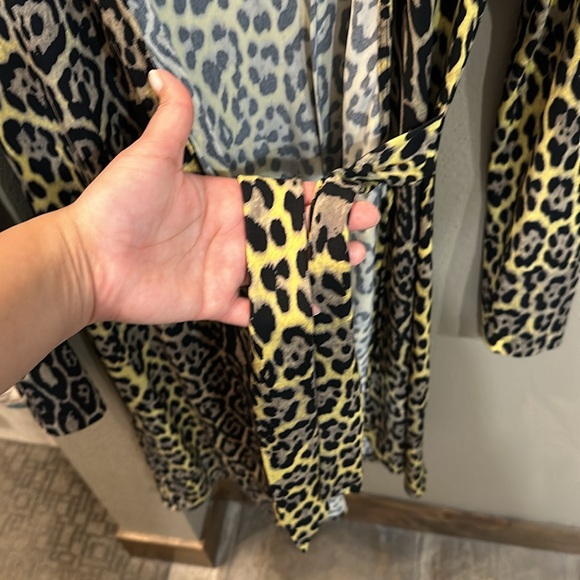 Bcbgmaxazria wrap leopard dress size xs good use! - Picture 8 of 10
